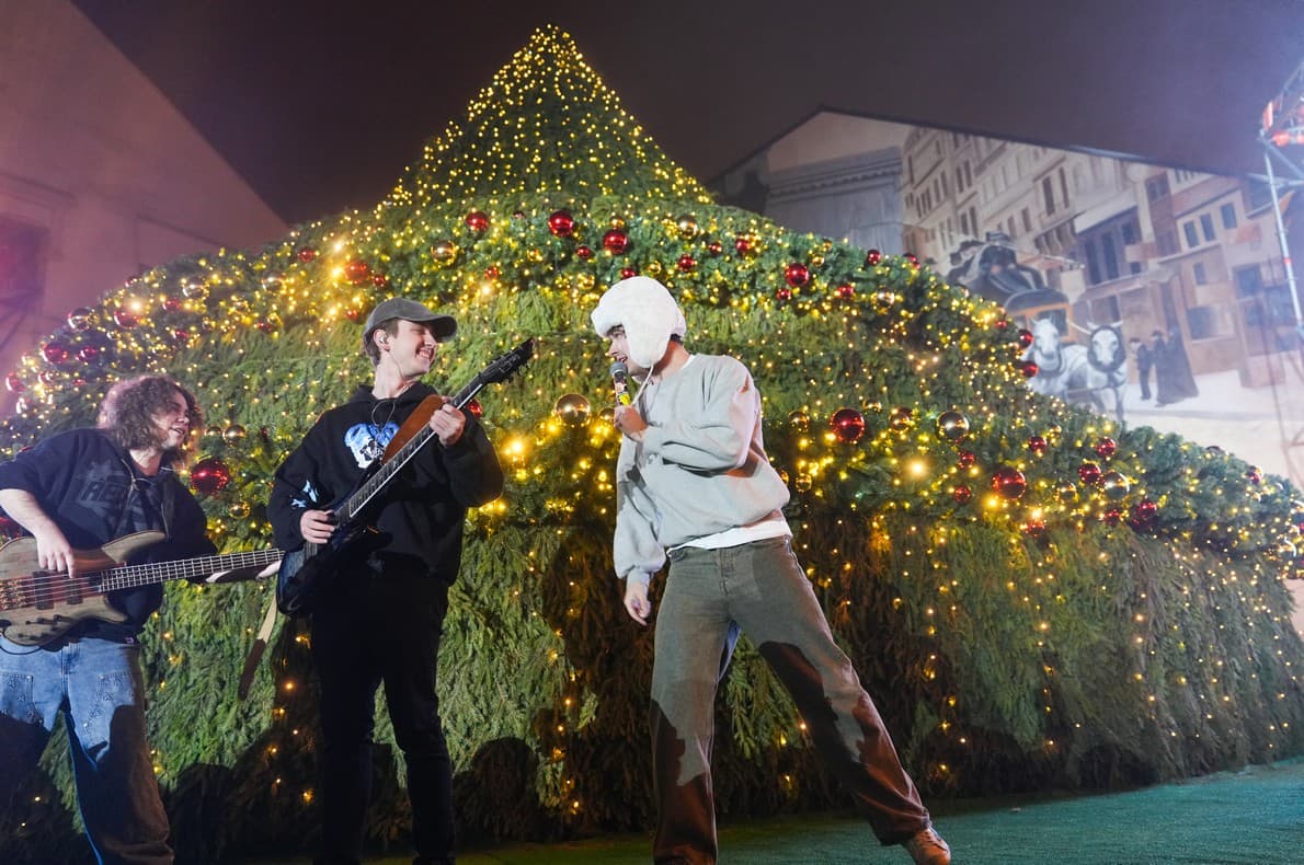 Concert live lângă bradul central al Târgului de Crăciun Craiova