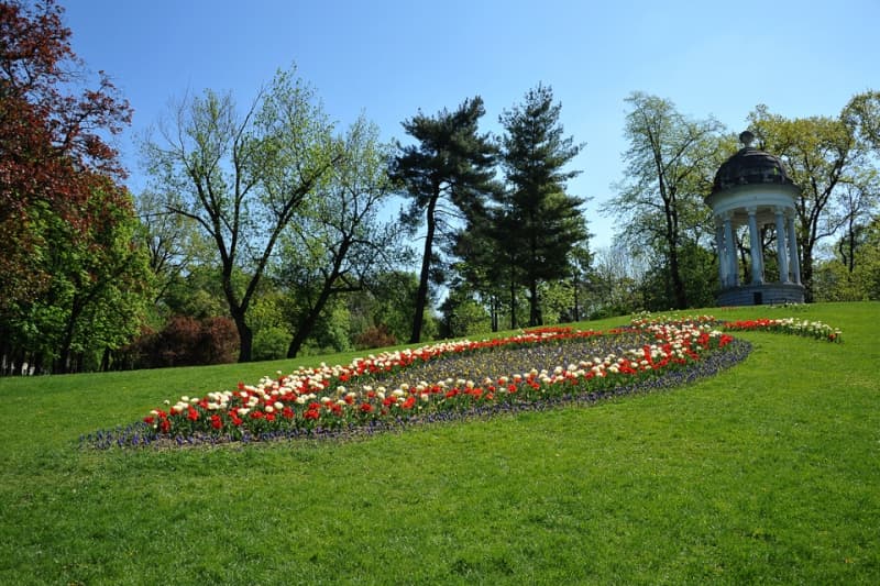 Parcul Nicolae Romanescu primăvara, cu lalele